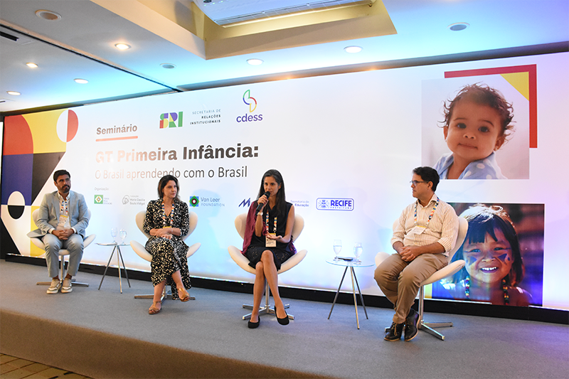 Diversos especialistas, entre eles Mariana Luz, CEO da Fundação, participam de seminário sobre a primeira infância. Imagem ilustra a matéria "Fundação Maria Cecilia Souto Vidigal participa de Grupo de Trabalho da Primeira Infância".